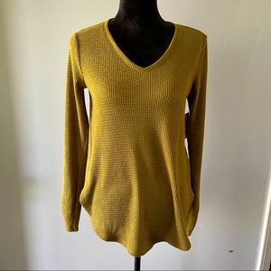 Nine West long sleeve soft spun shirt